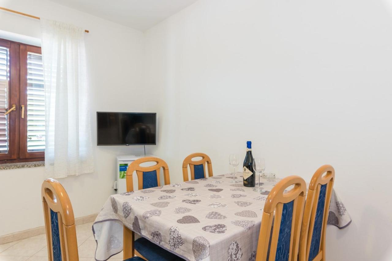 Apartments Villa Adria 라벡 객실 사진